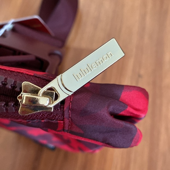 ❤️ Lululemon Lunar New Year Exclusive Everywhere Belt Bag Rabbit Red Gold NWT - Picture 10 of 10